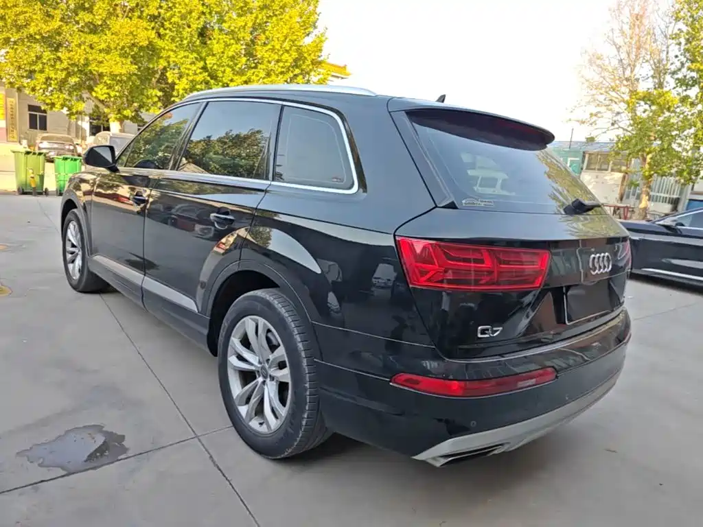 Audi Q7 — фото 5