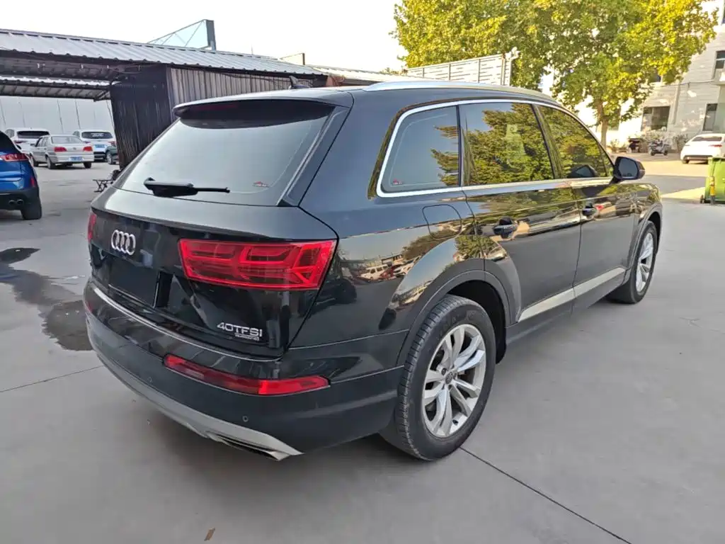 Audi Q7 — фото 7