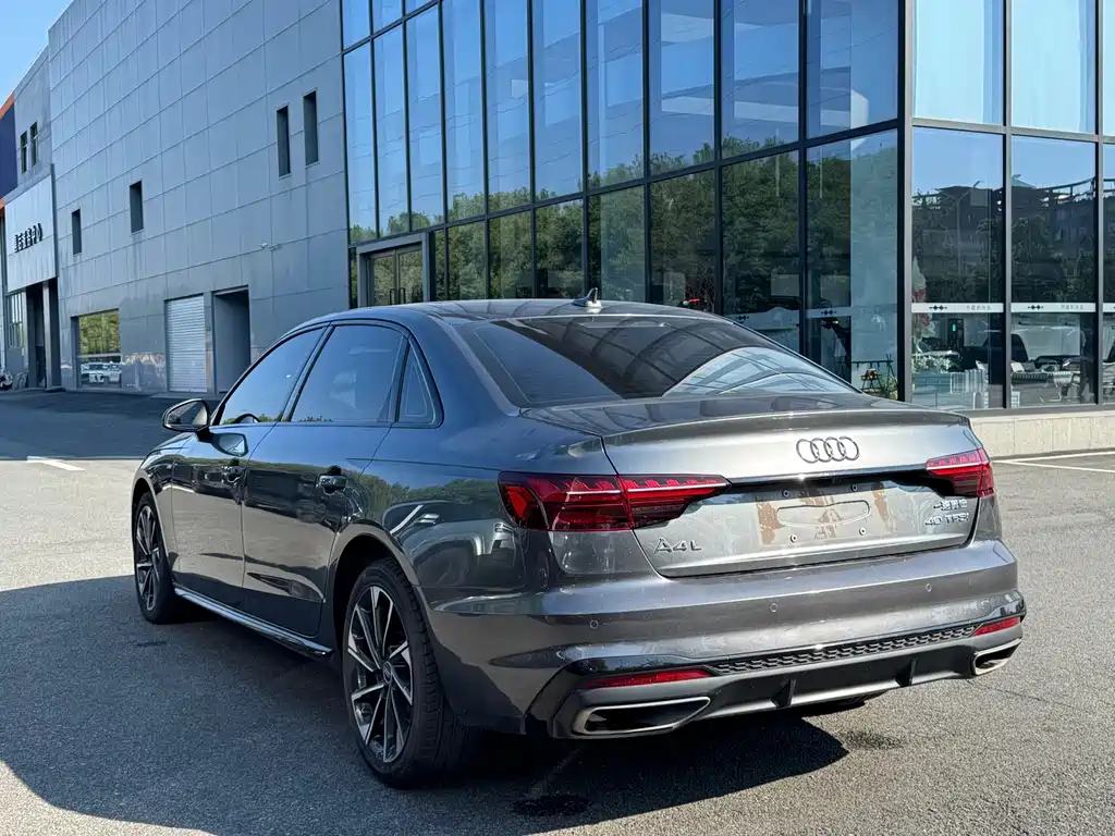 Audi A4L — фото 20