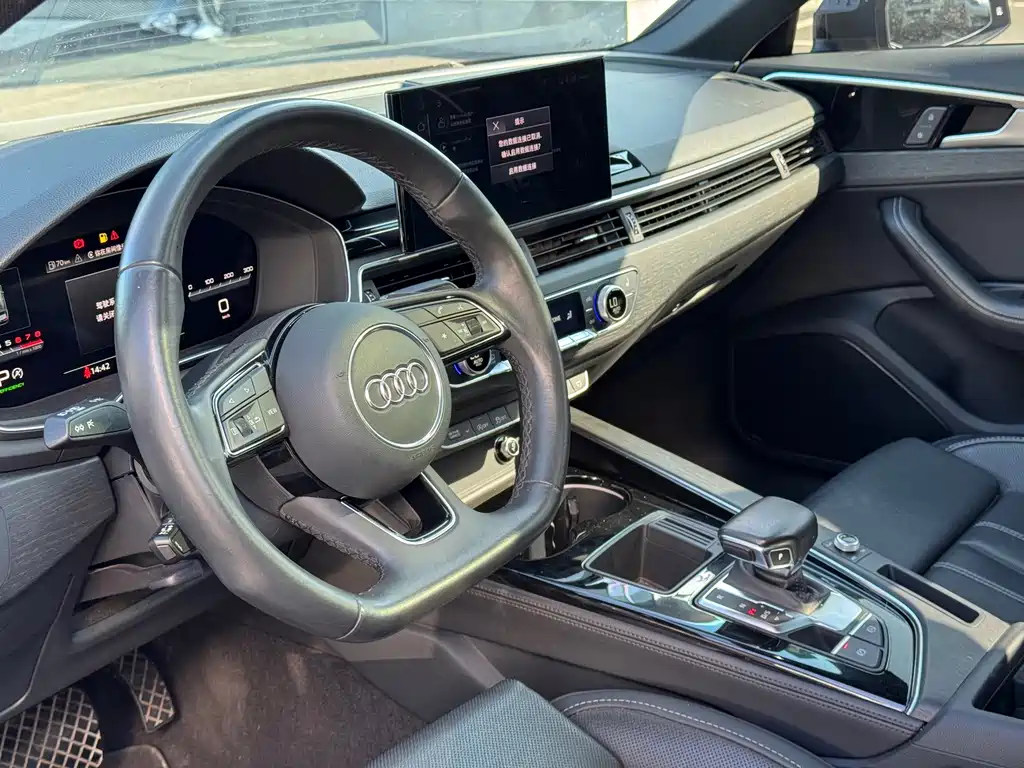 Audi A4L — фото 5