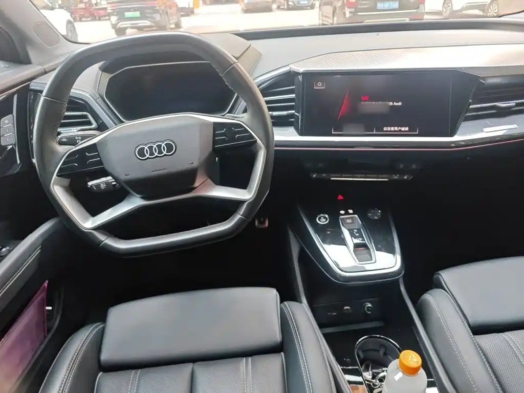 Audi Q4 e-tron — фото 13
