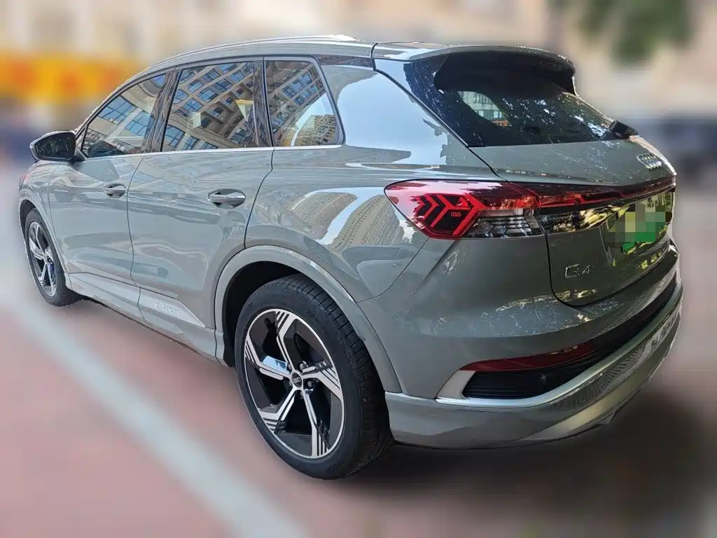 Audi Q4 e-tron — фото 25