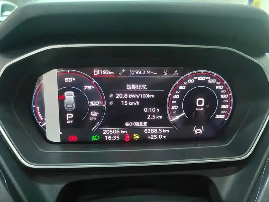 Audi Q4 e-tron — фото 14
