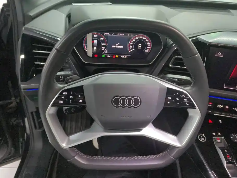 Audi Q4 e-tron — фото 15