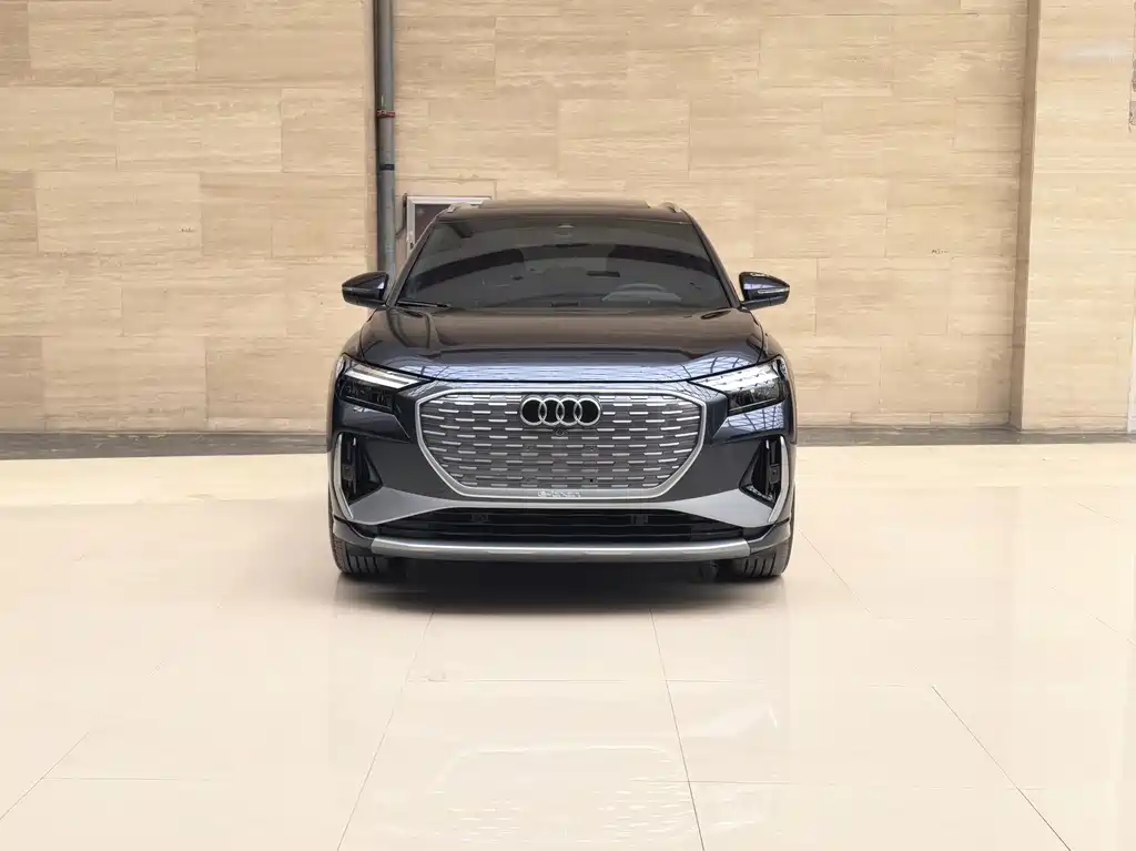 Audi Q4 e-tron — фото 2