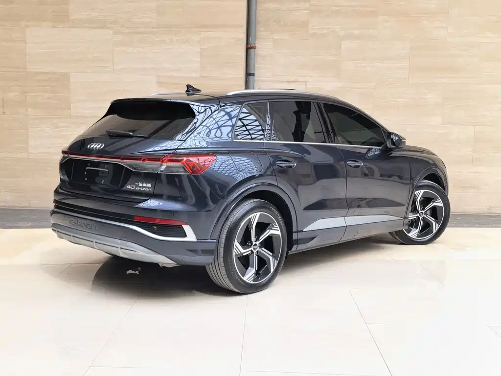 Audi Q4 e-tron — фото 9