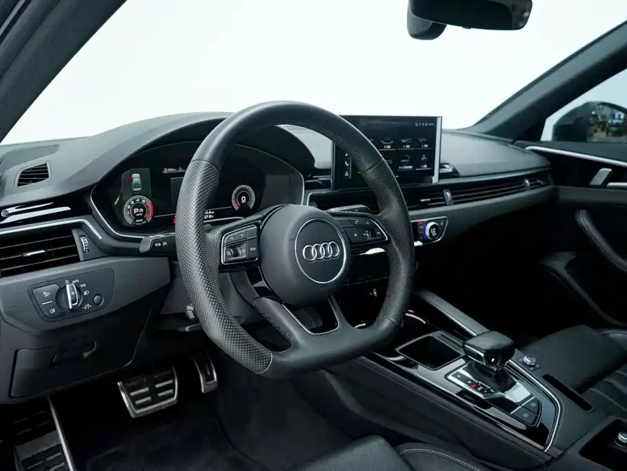 Audi A4L — фото 13