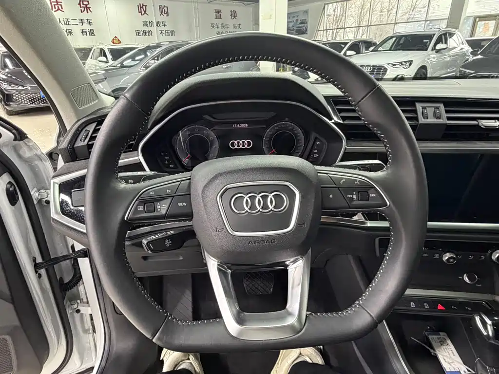 Audi Q3 — фото 10