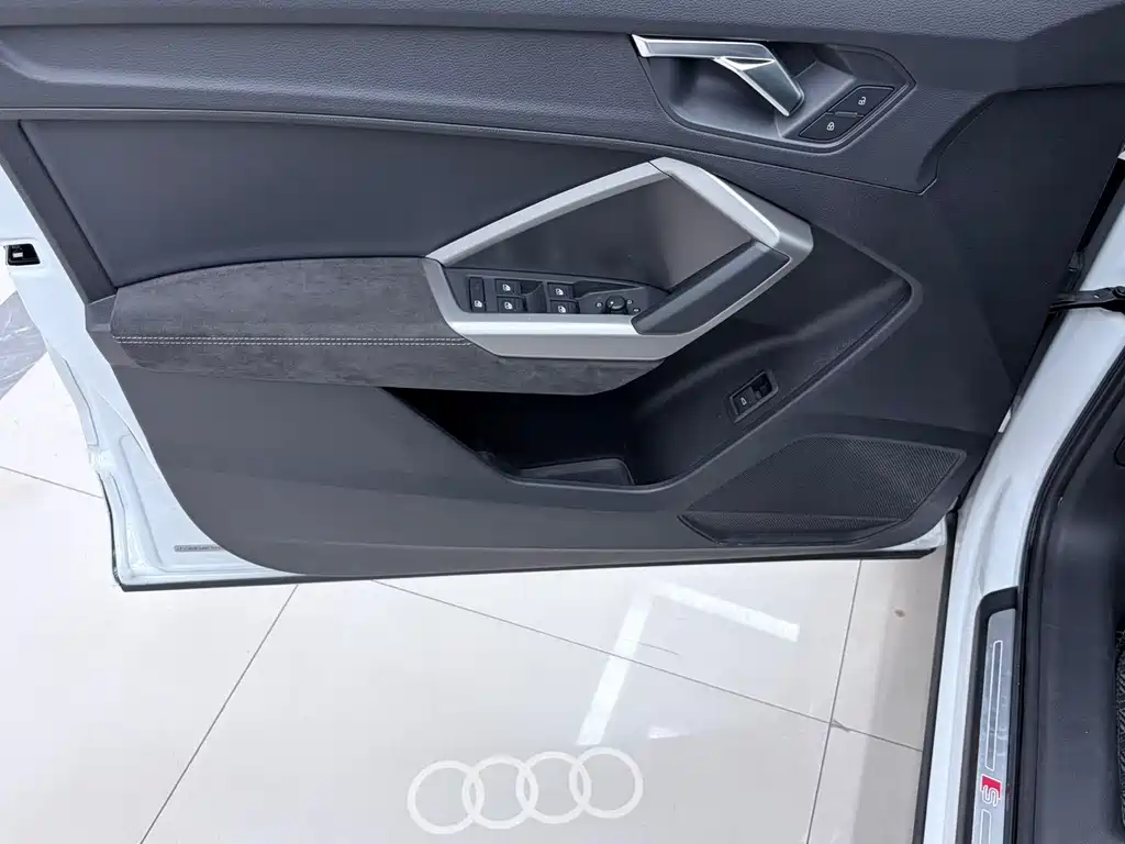 Audi Q3 — фото 7