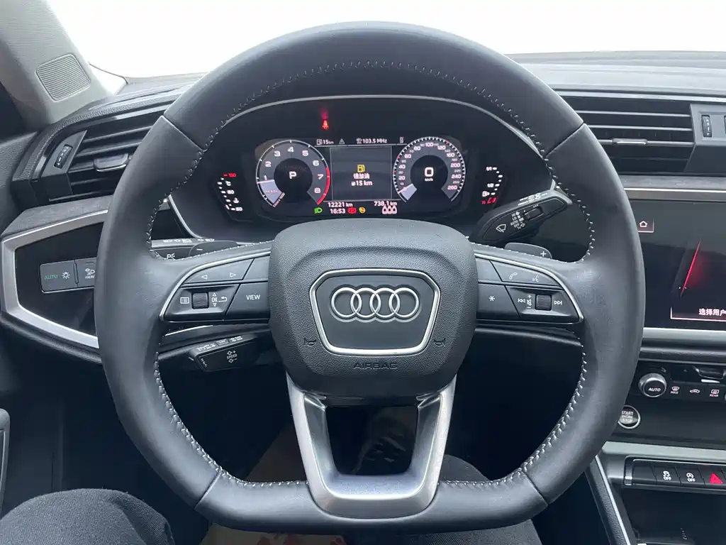 Audi Q3 — фото 15
