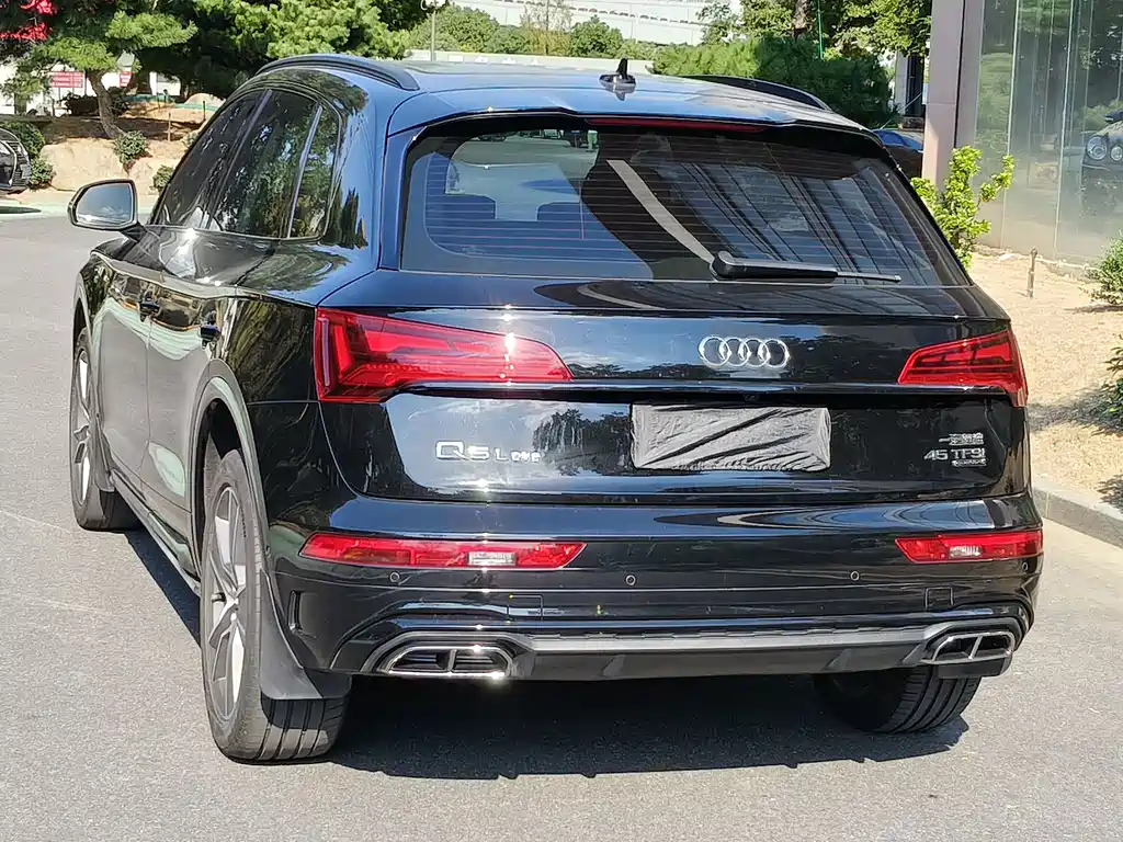 Audi Q5L — фото 21