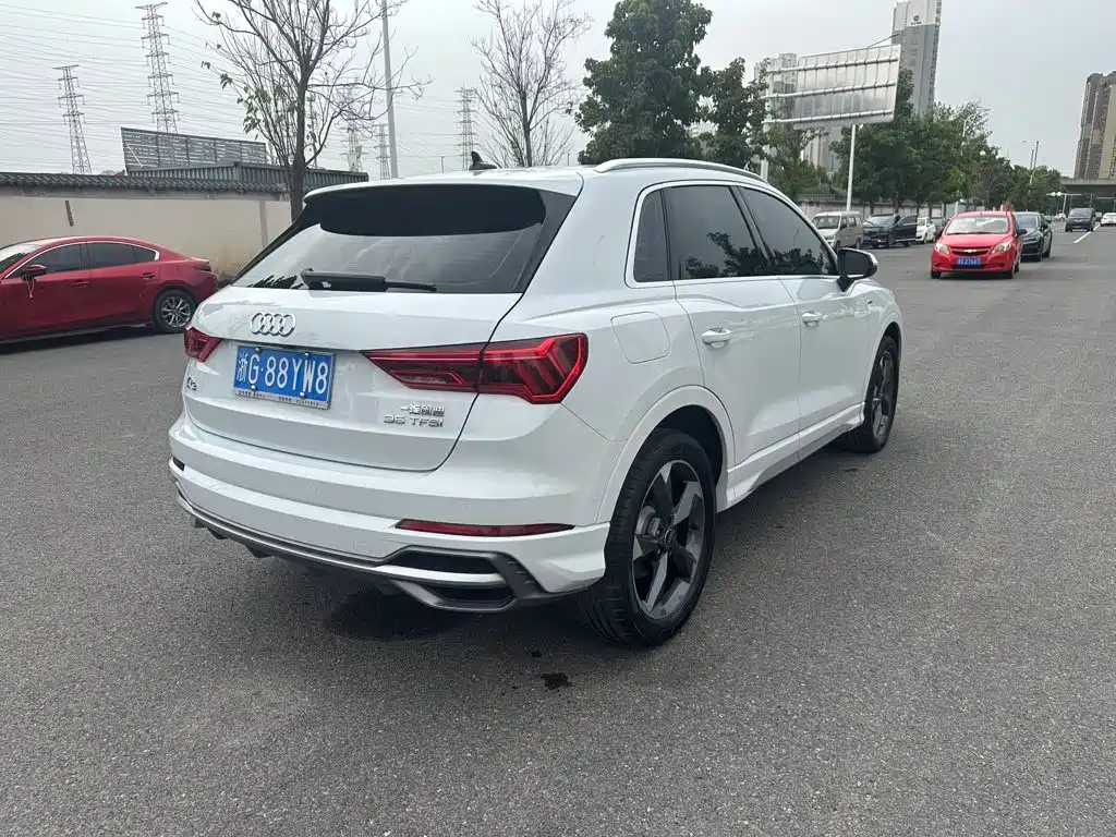 Audi Q3 — фото 14