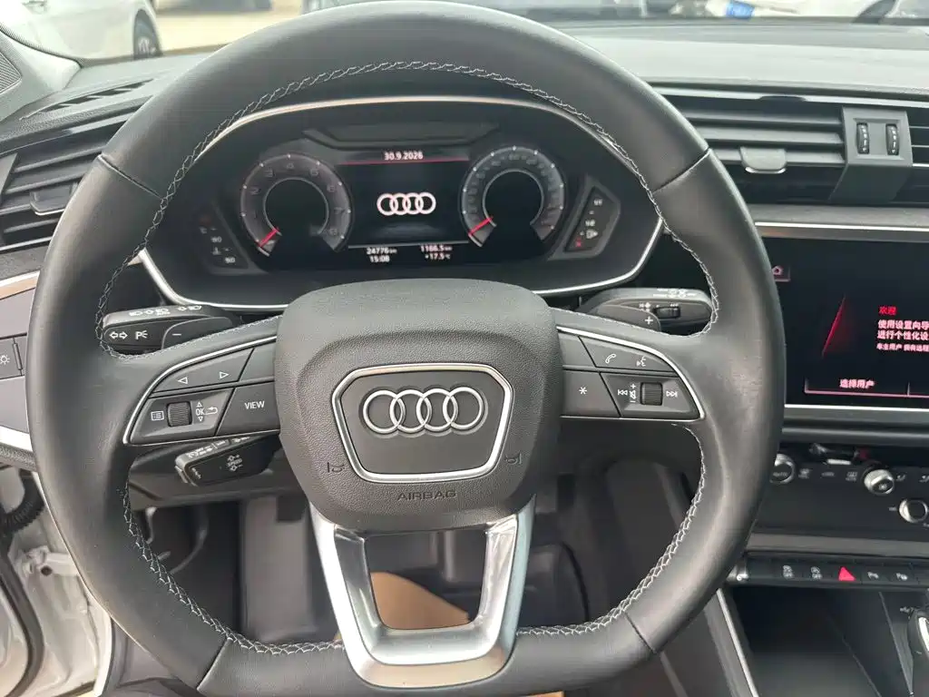 Audi Q3 — фото 10
