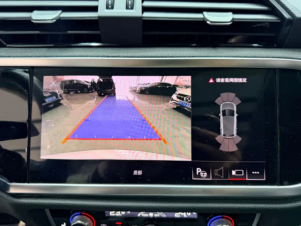 Audi Q3 — фото 20