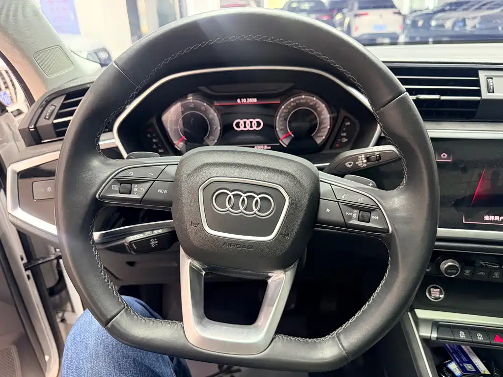 Audi Q3 — фото 15