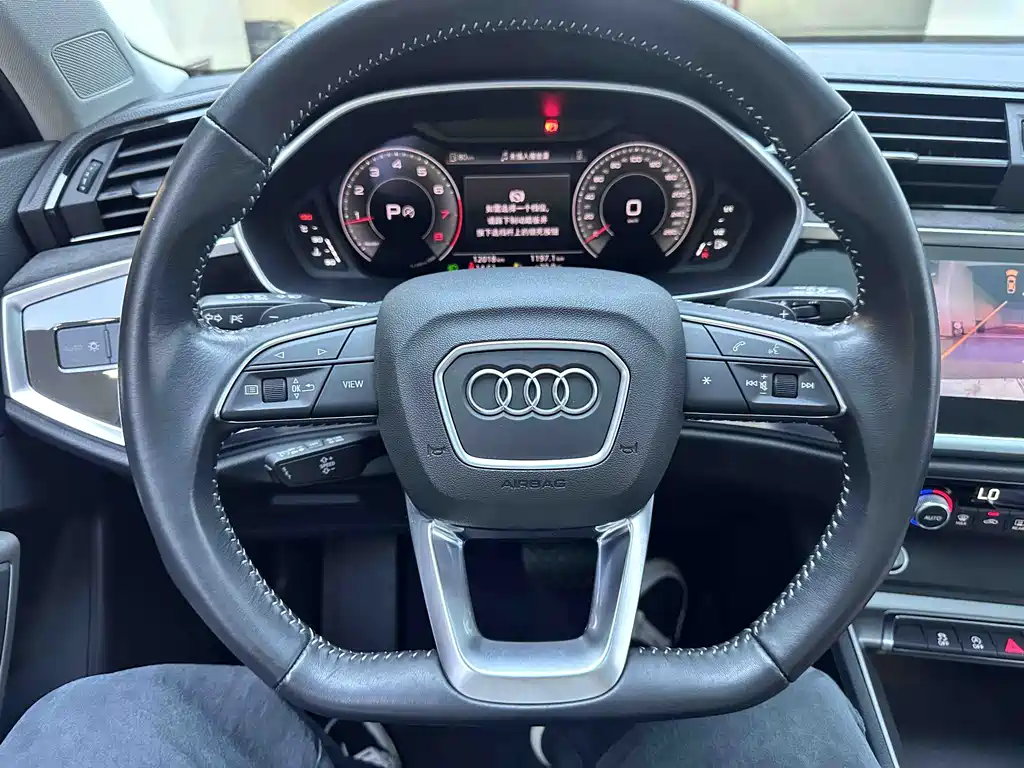 Audi Q3 — фото 14