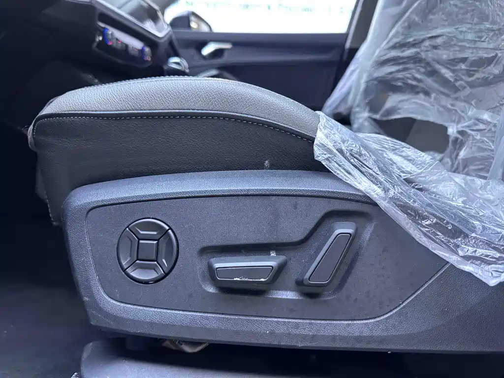 Audi Q3 — фото 17