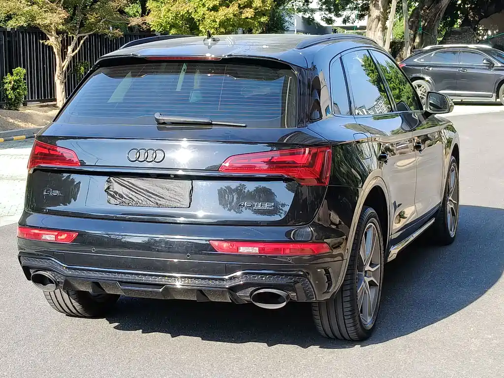Audi Q5L — фото 16