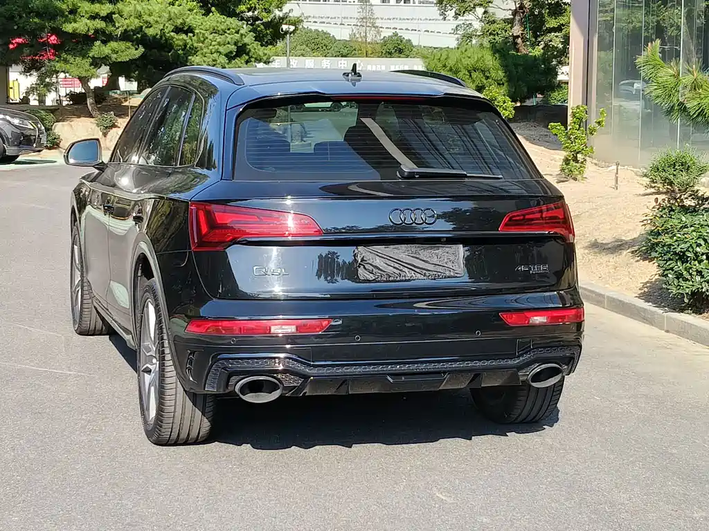 Audi Q5L — фото 18