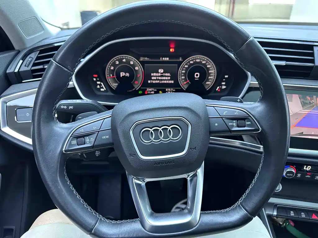 Audi Q3 — фото 18