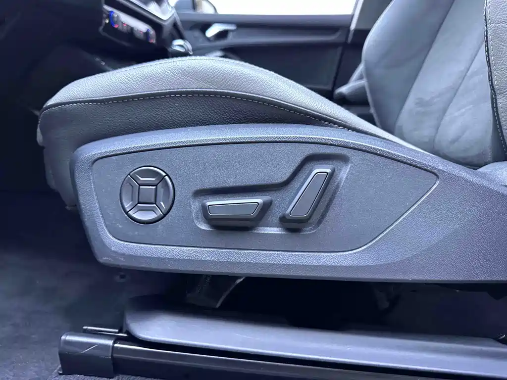 Audi Q3 — фото 21