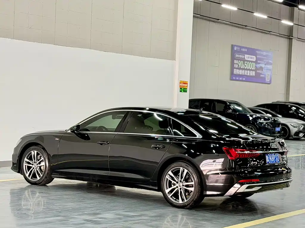 Audi A6L — фото 8
