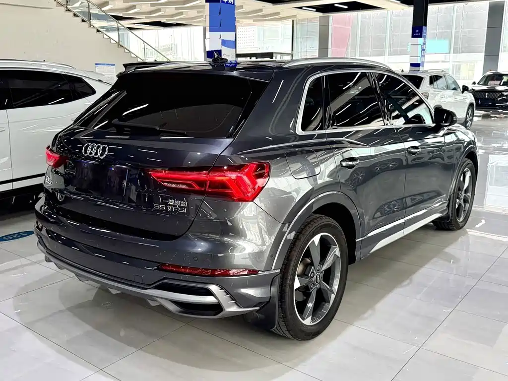 Audi Q3 — фото 11