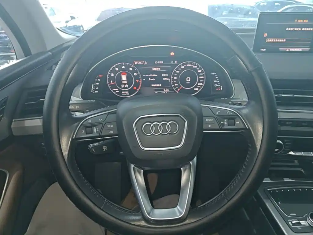 Audi Q7 — фото 11