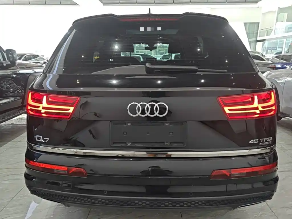 Audi Q7 — фото 6