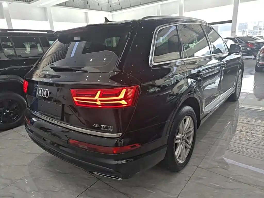 Audi Q7 — фото 7
