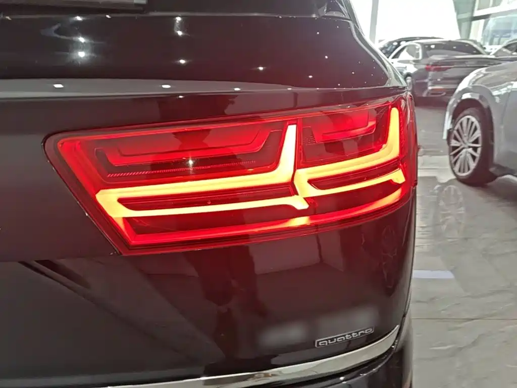Audi Q7 — фото 8