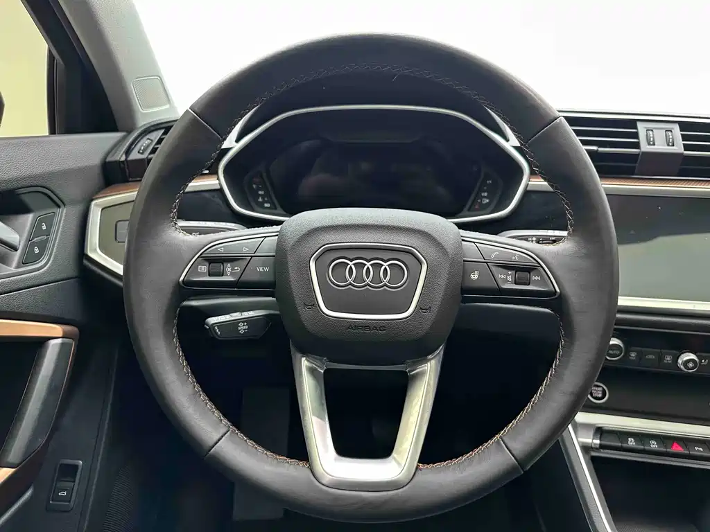 Audi Q3 — фото 17