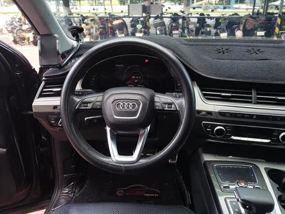 Audi Q7 — фото 15
