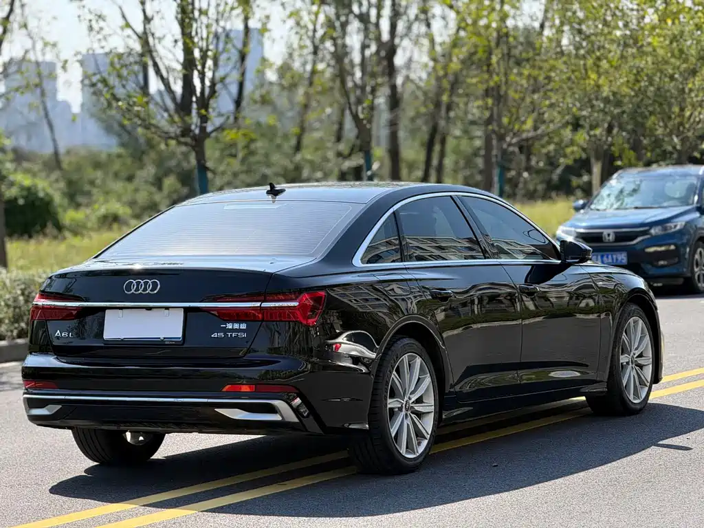 Audi A6L — фото 7