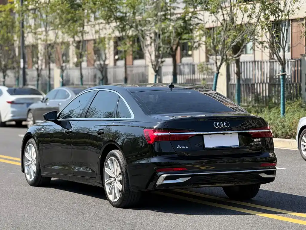 Audi A6L — фото 9
