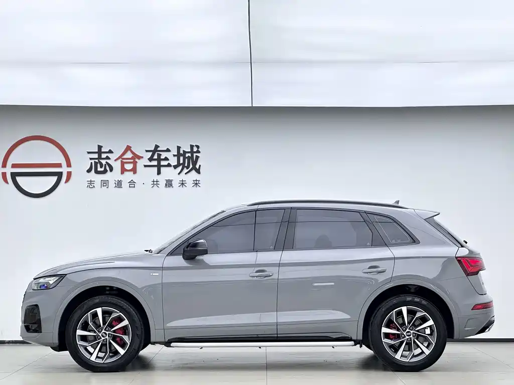 Audi Q5L — фото 3