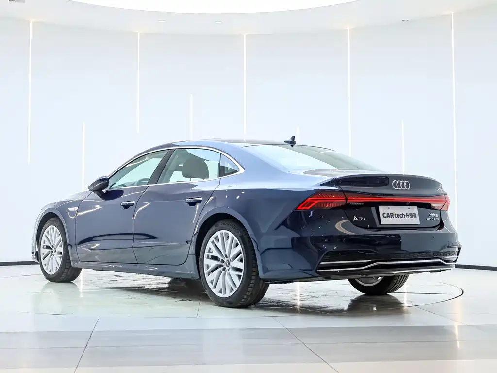 Audi A7L — фото 2