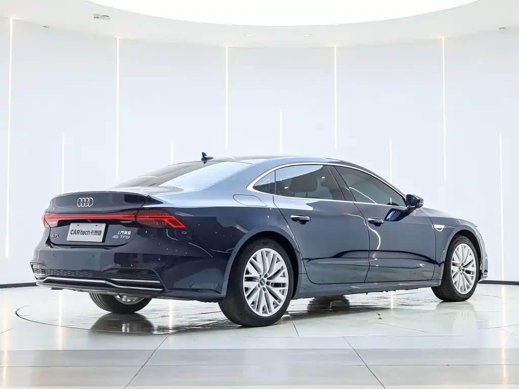 Audi A7L — фото 2