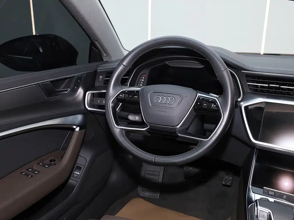 Audi A7L — фото 25