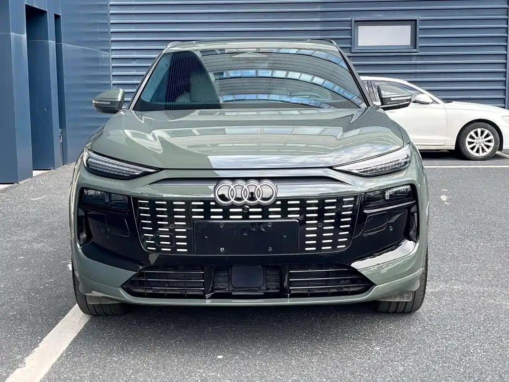 Audi Q6L e-tron — фото 2