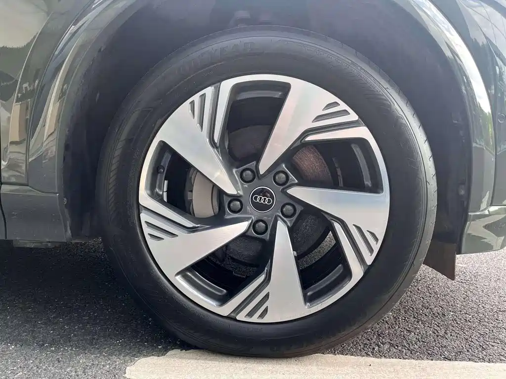 Audi Q6L e-tron — фото 16