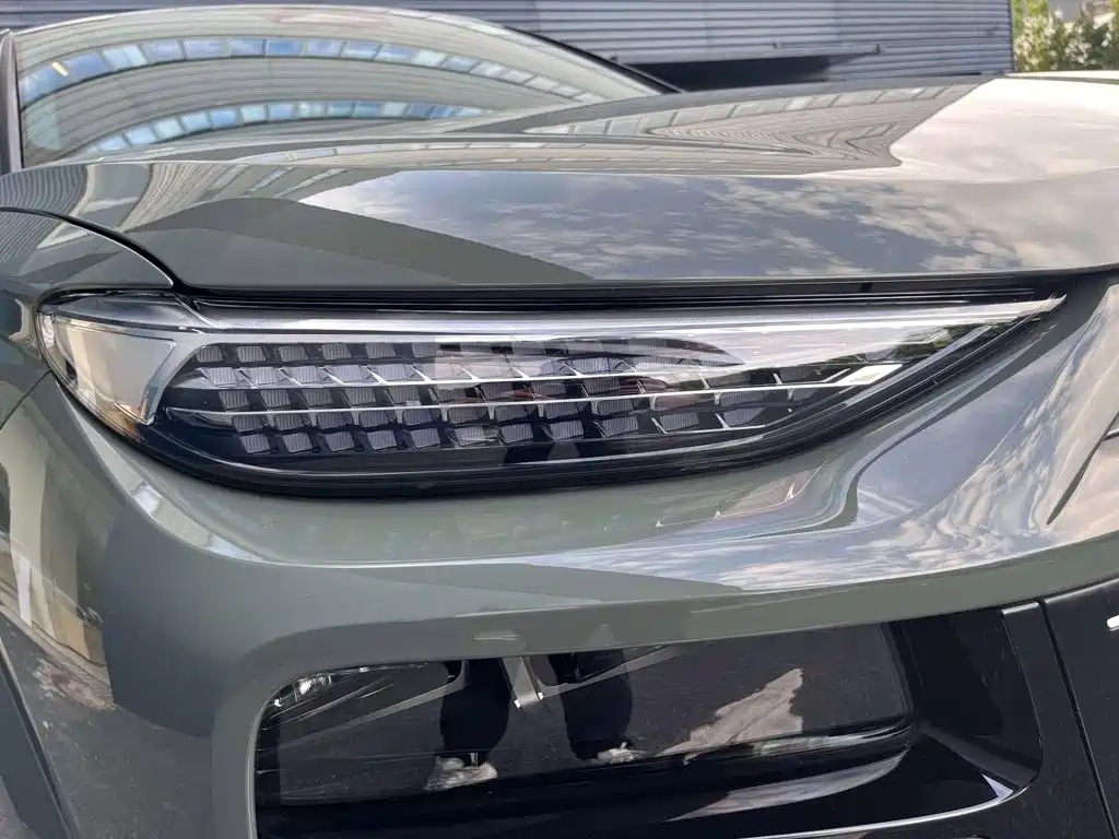 Audi Q6L e-tron — фото 17