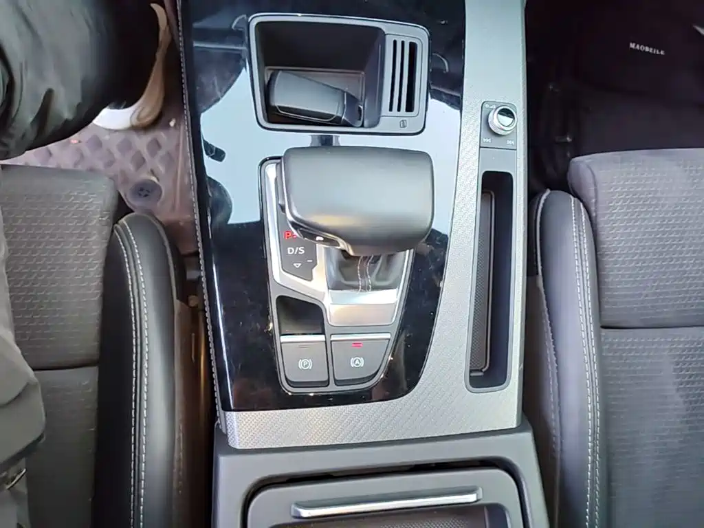 Audi Q5L Sportback — фото 14