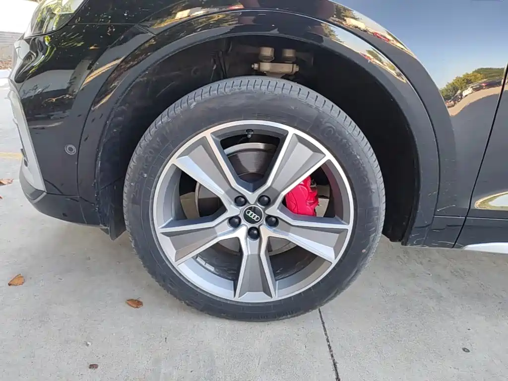 Audi Q5L Sportback — фото 23