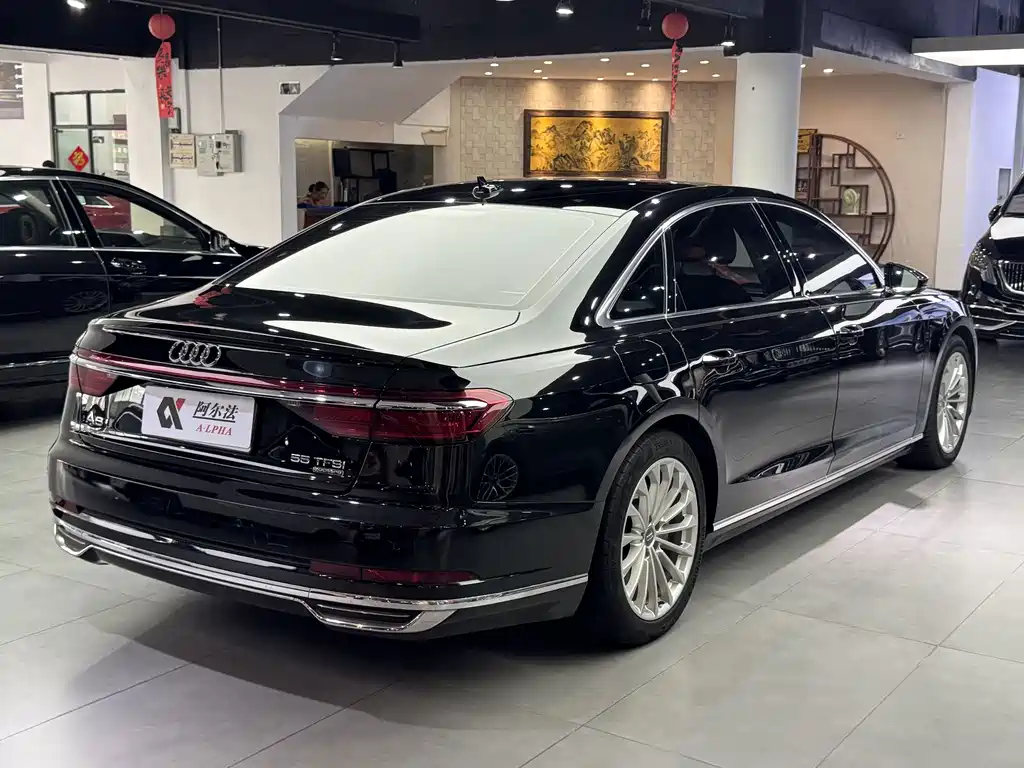Audi A8 — фото 4