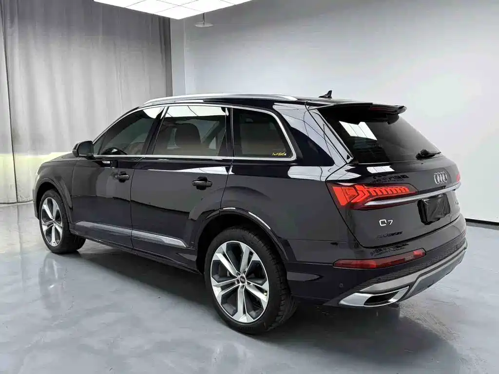 Audi Q7 — фото 9