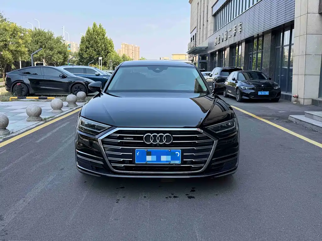 Audi A8 — фото 2
