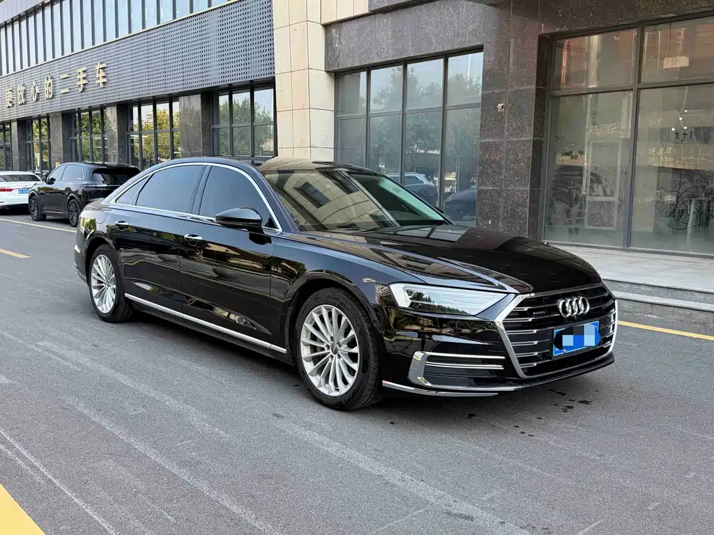 Audi A8 — фото 3