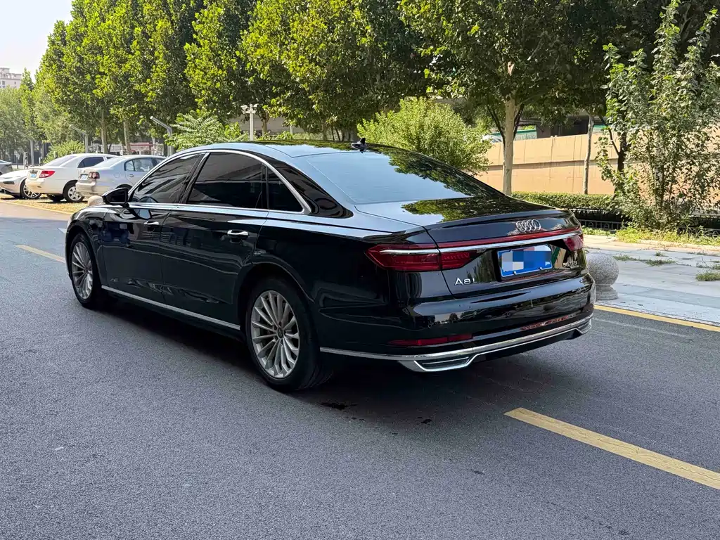 Audi A8 — фото 4