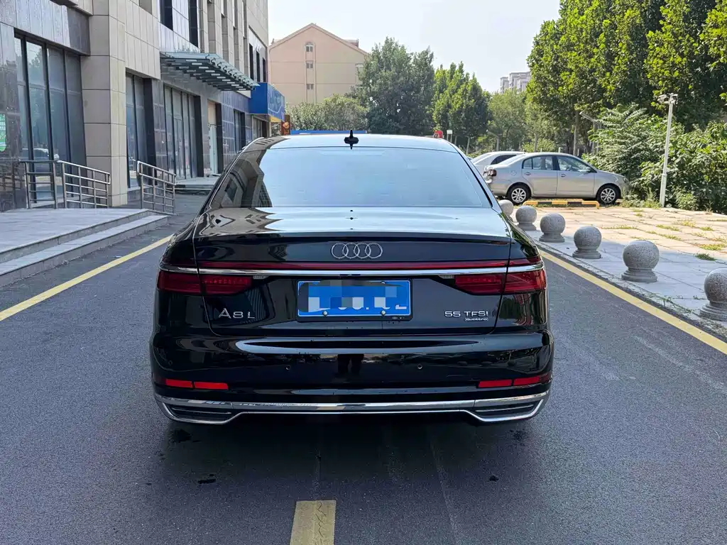 Audi A8 — фото 5
